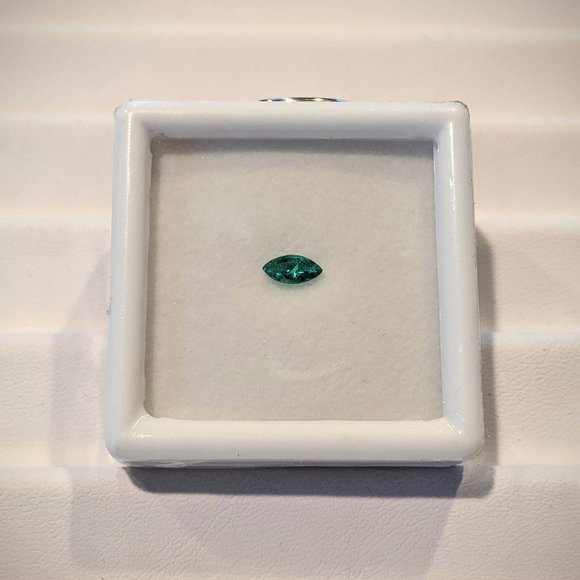 Emerald Loose Gemstone - Picture 1 of 2